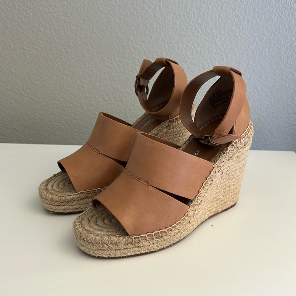Like New Treasure & Bond Platform Wedge Sandal size 7.5